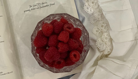 Raspberries in bowl