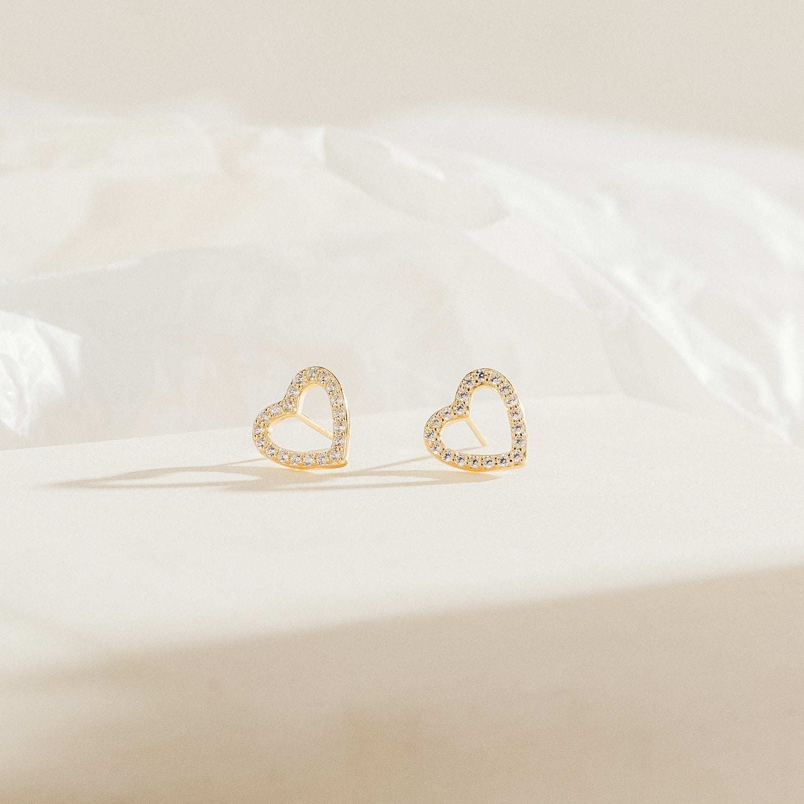 Amara Pave Heart Stud Earrings | Caitlyn Minimalist