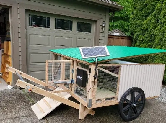 portable chicken coop with chicken coop door opener with solar.webp__PID:74f14399-7b9f-414d-8942-19e8778c9c39