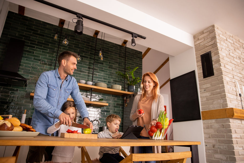 choose the right colours and decor for family dining room