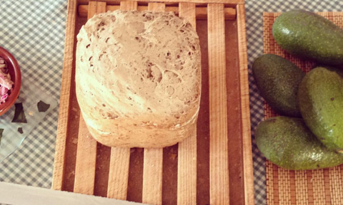 AVOCADO AND HOMEMADE BREAD