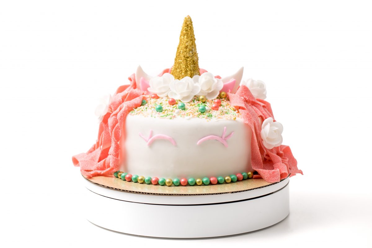 HOW ADORABLE IS THIS PINK UNICORN CAKE ?!