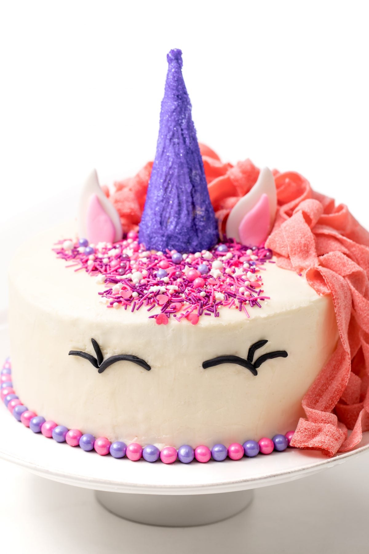 Two different beautiful cakes This pink unicorn cake will make your party a success!