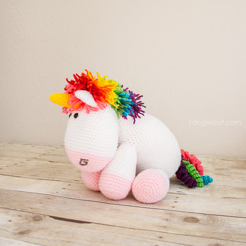 Crochet unicorn unicorn profile view