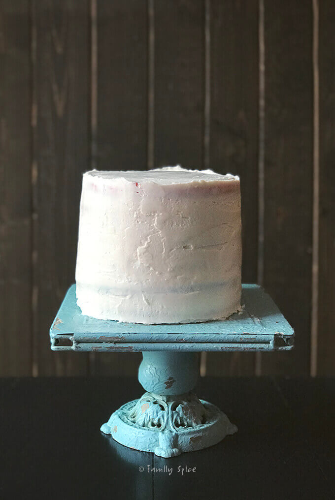 glaseado hecho en el pastel de unicornio