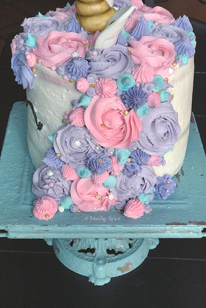 long mane on unicorn cake