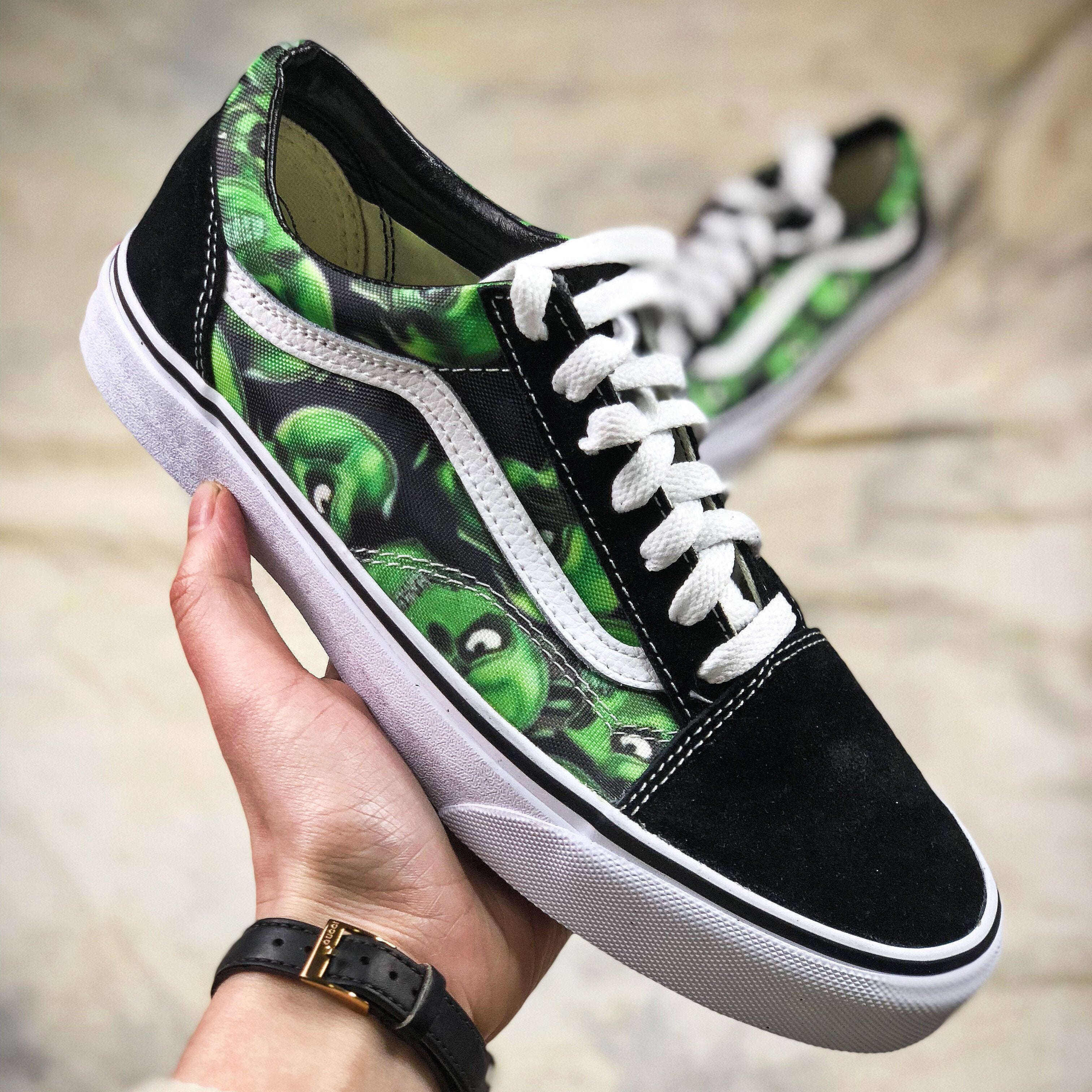 Лучшие vans. Кастом Ванс Олд скул. Ванс Олд скул зеленые. Ванс кеды Олд скул зеленые. Supreme vans Green Skull.