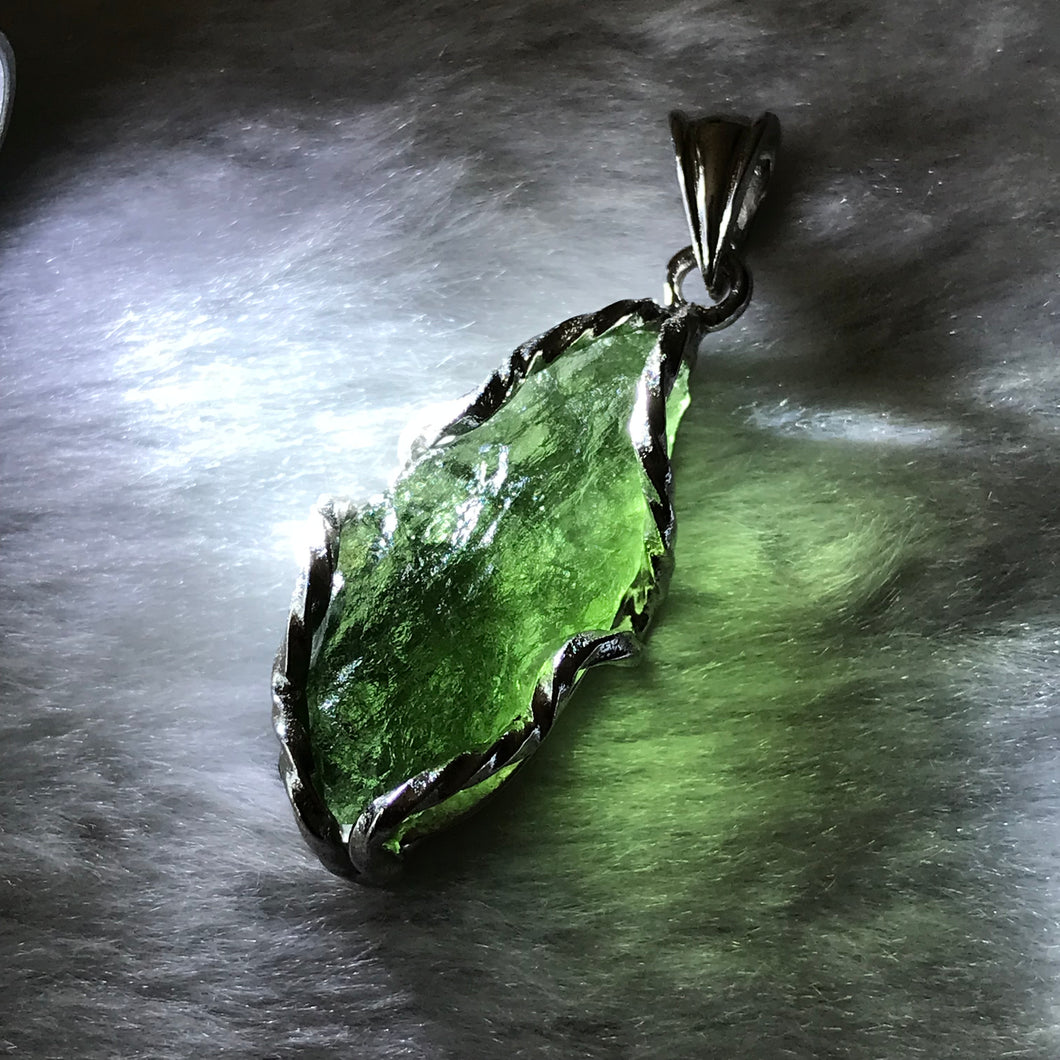 7.6g Natural Czech Moldavite Raw Stone Pendant Necklace Top-quality Green | Rare High-frequency Heart Chakra Healing Stone