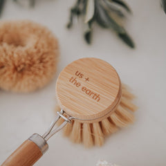 Bamboo-dishwashing-brush-with-replaceable-head