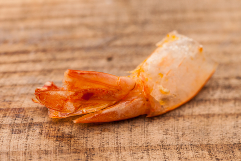 can dogs eat shrimp tails?