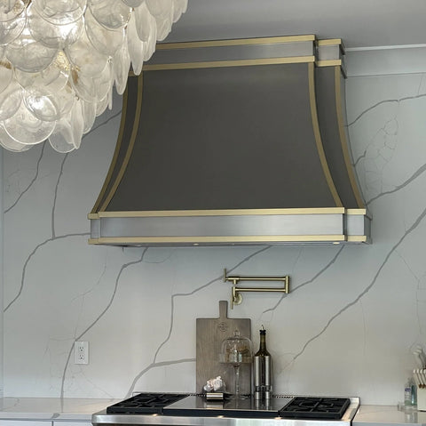 SINDA High-end Sierra Stainless Steel Kitchen Range Hood with Brushed Brass Straps