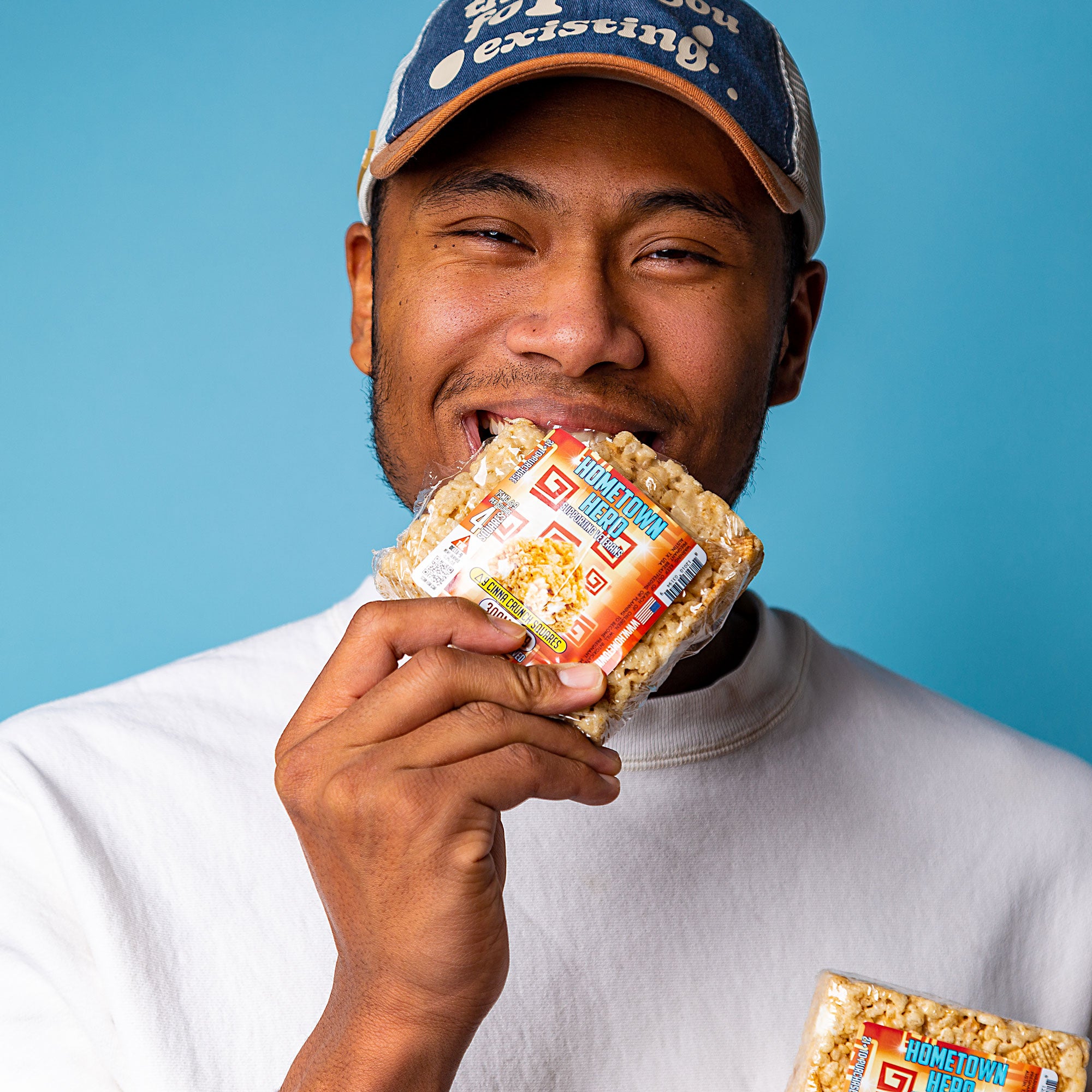 Buy 4 Get 1 FREE Delta 9 Cinna Crunch Squares with model (King) eating