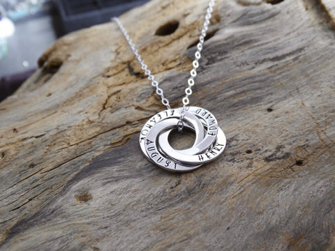 Interlocking Circle Necklace with Names