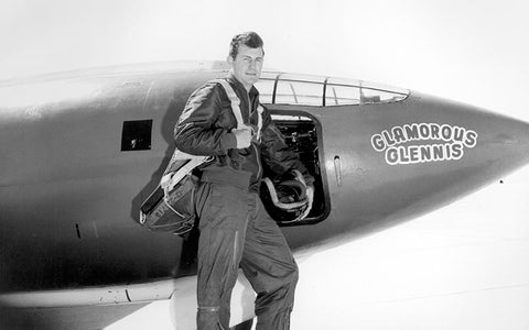 Chuck Yeager with the Bell X-1 named "GLAMOURS GLENNIS" after his wife.