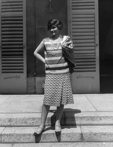  Hulton Deutsch/Corbis/Getty Images, Coco Chanel jersey dresses. 