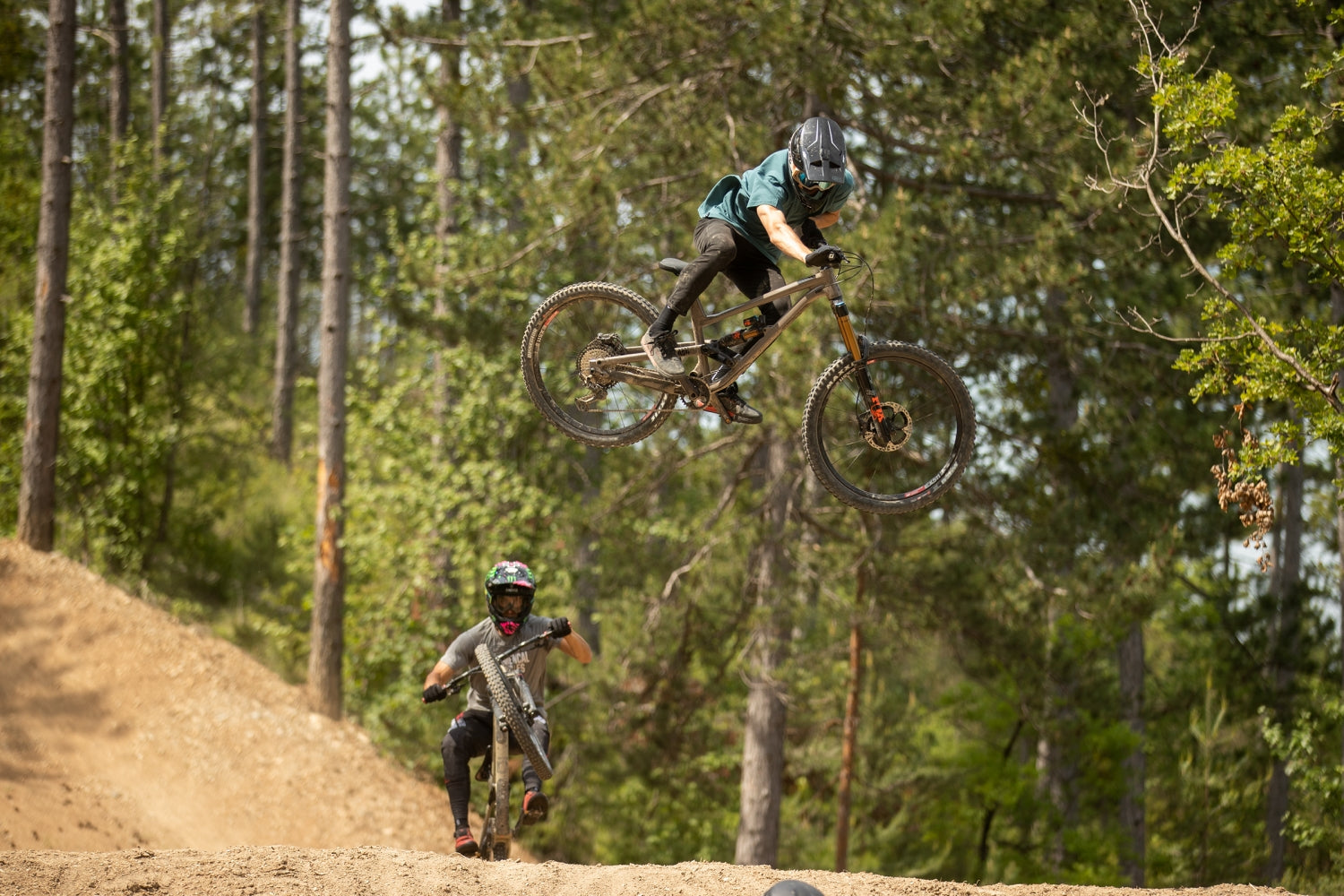 commencal clash