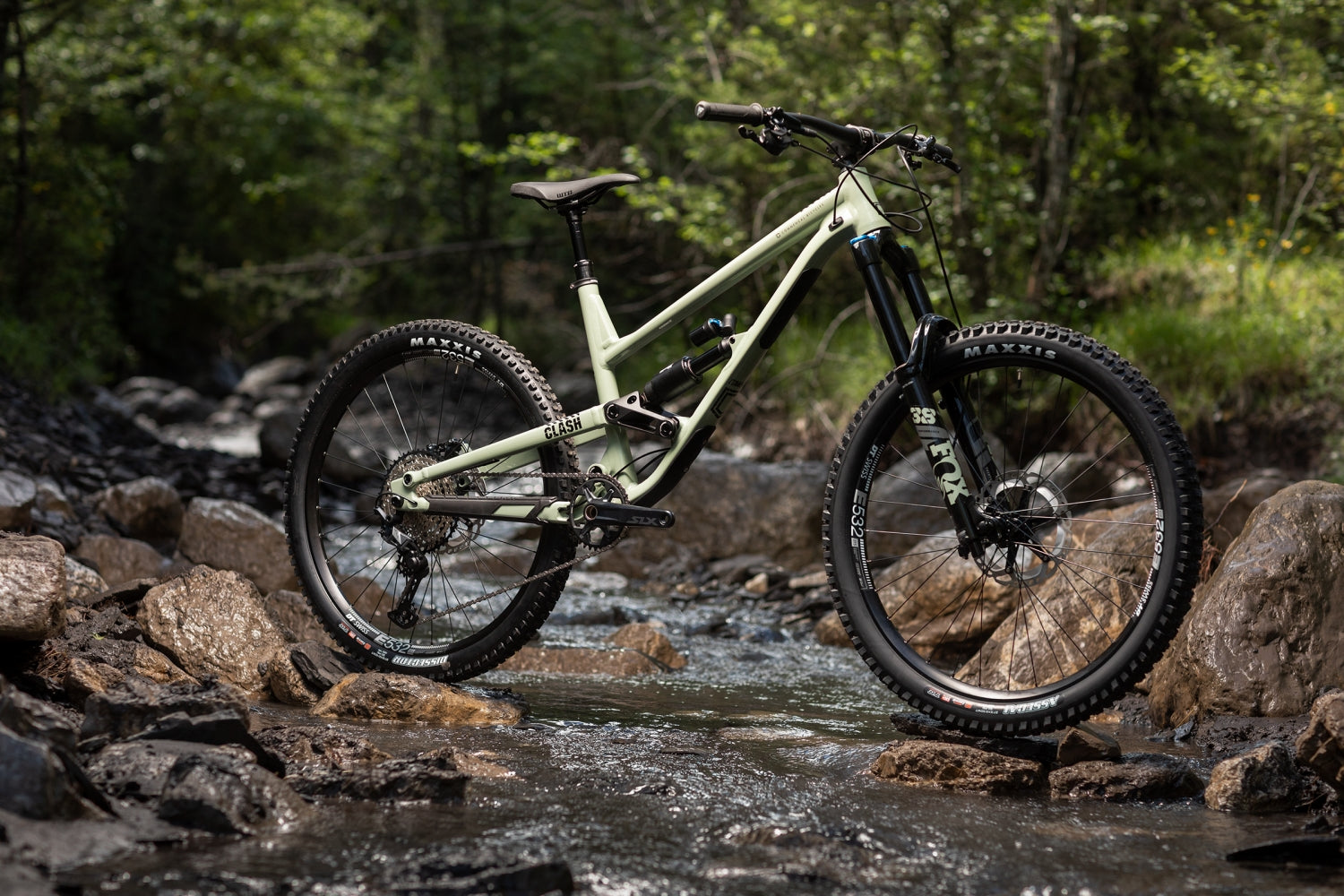 commencal clash fox