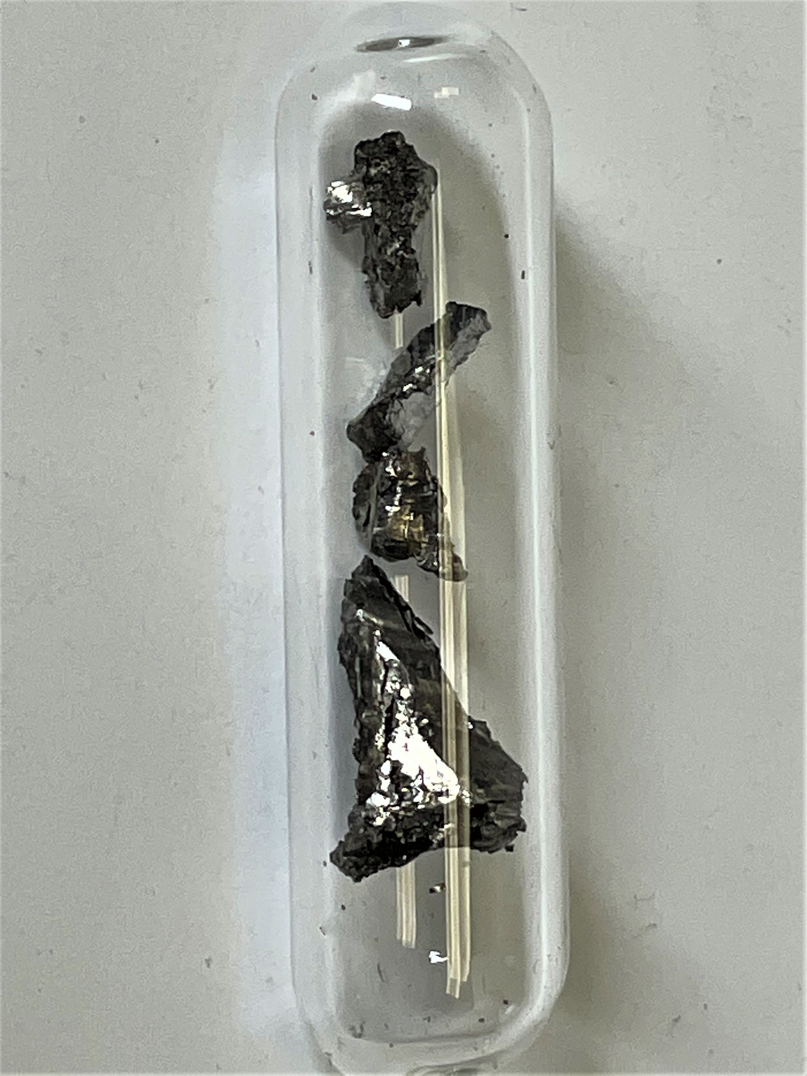 Lanthanum Metal 99.9% 1 Gram +  Shiny under Argon in glass ampoule in Labeled Glass Vial