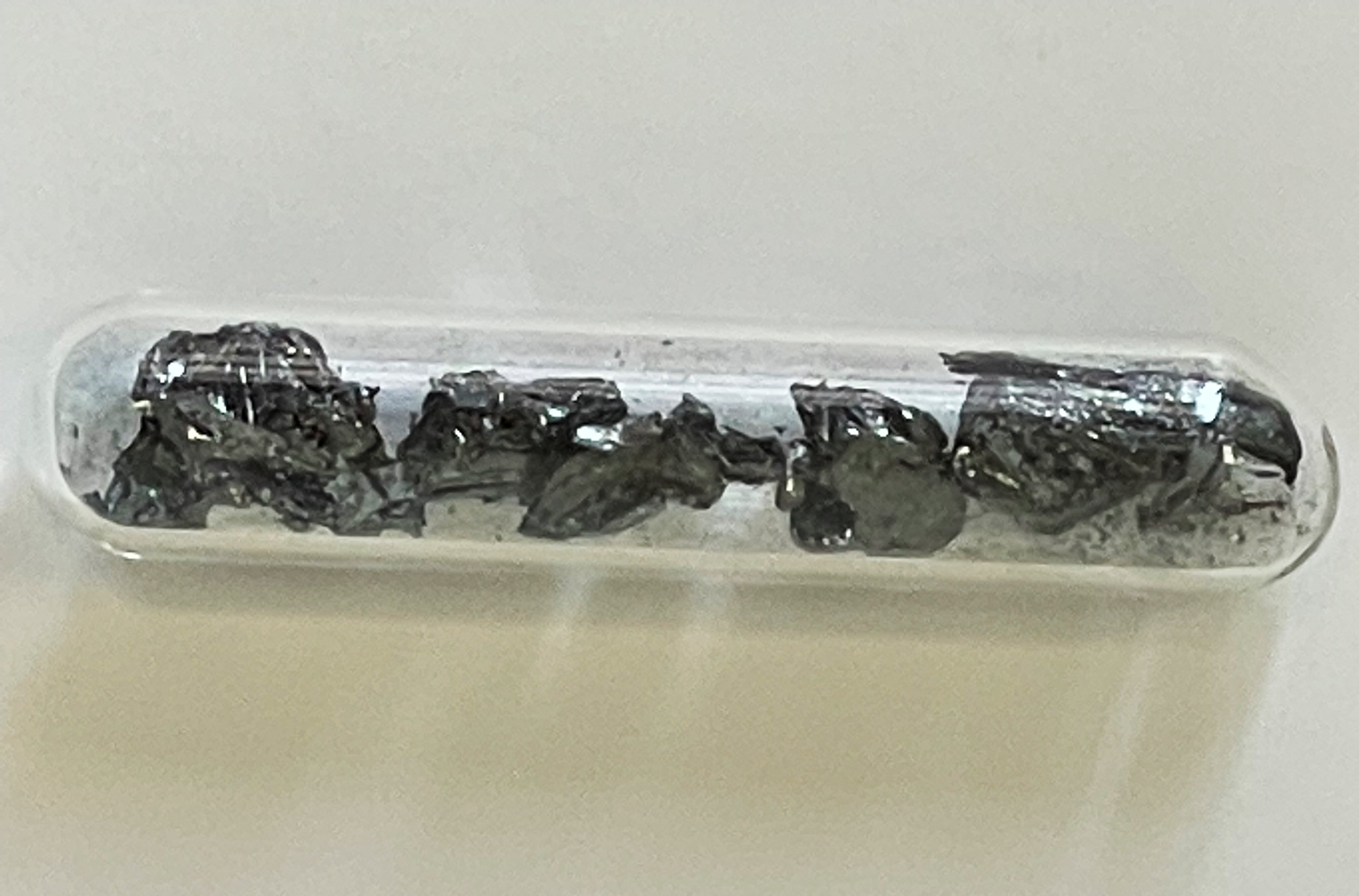 1 Gram Black Phosphorus allotrope Crystals under argon gas in glass ampoule