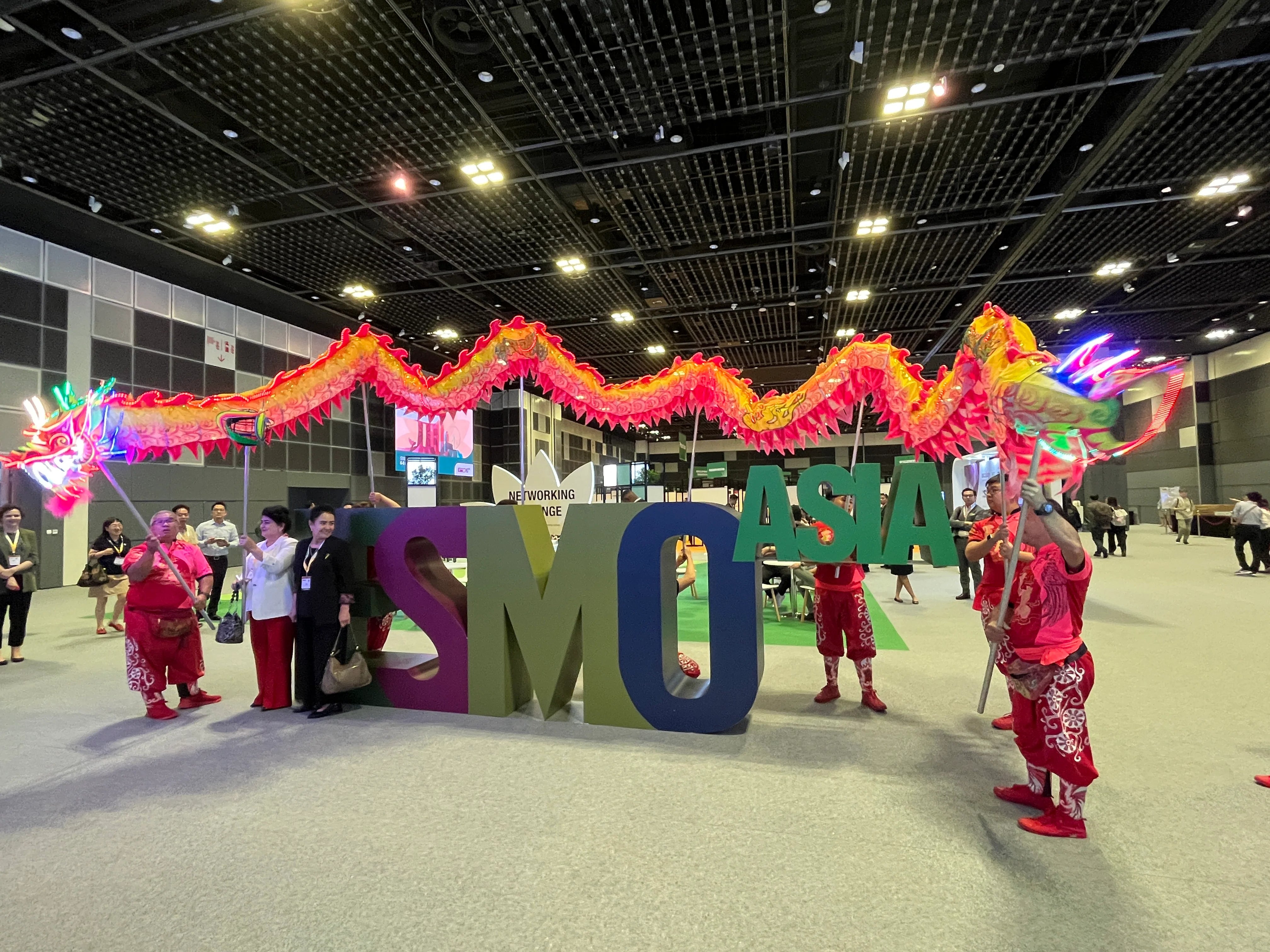 Vibrant dragon dance performance at ESMO Asia Congress Suntec City coordinated by company event planner Singapore for cultural entertainment.
