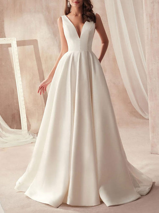 Silky V-neckline box-pleated wedding gown with long train – Ramialali