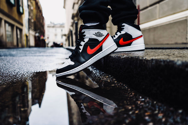 Air Jordan 1 'Chile' - Jordan 1 Retro High Black Crimson