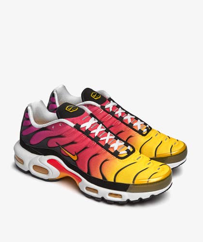 DX0755 600 sivasdescalzo Nike Air Max Sportswear Plus OG Gold and Raspberry Red  1678371623 2 600x600