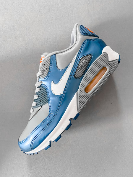 Sneakers Nike Air Max 90 laser blue worn by Eminem in his music