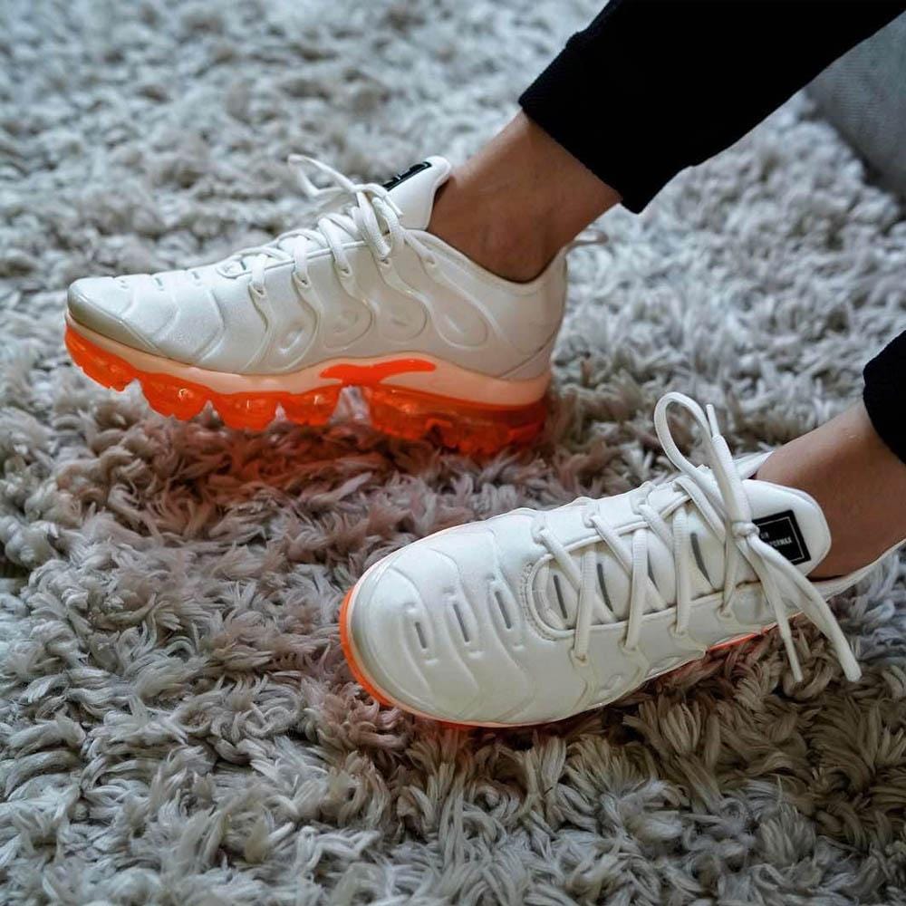 women's air vapormax plus creamsicle