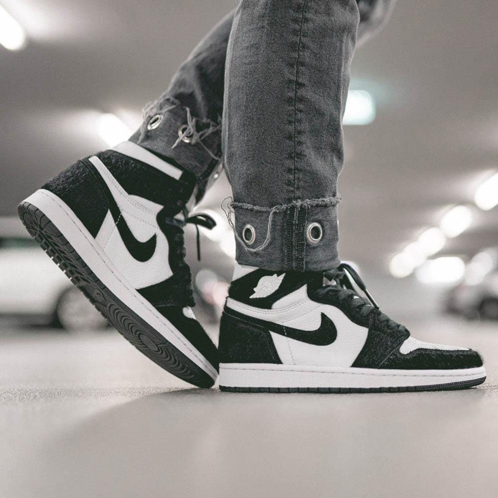 black n white jordan 1