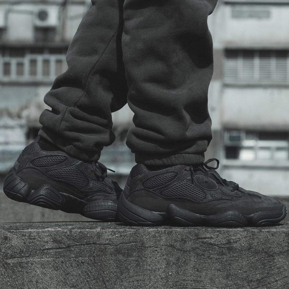 black yeezy 500