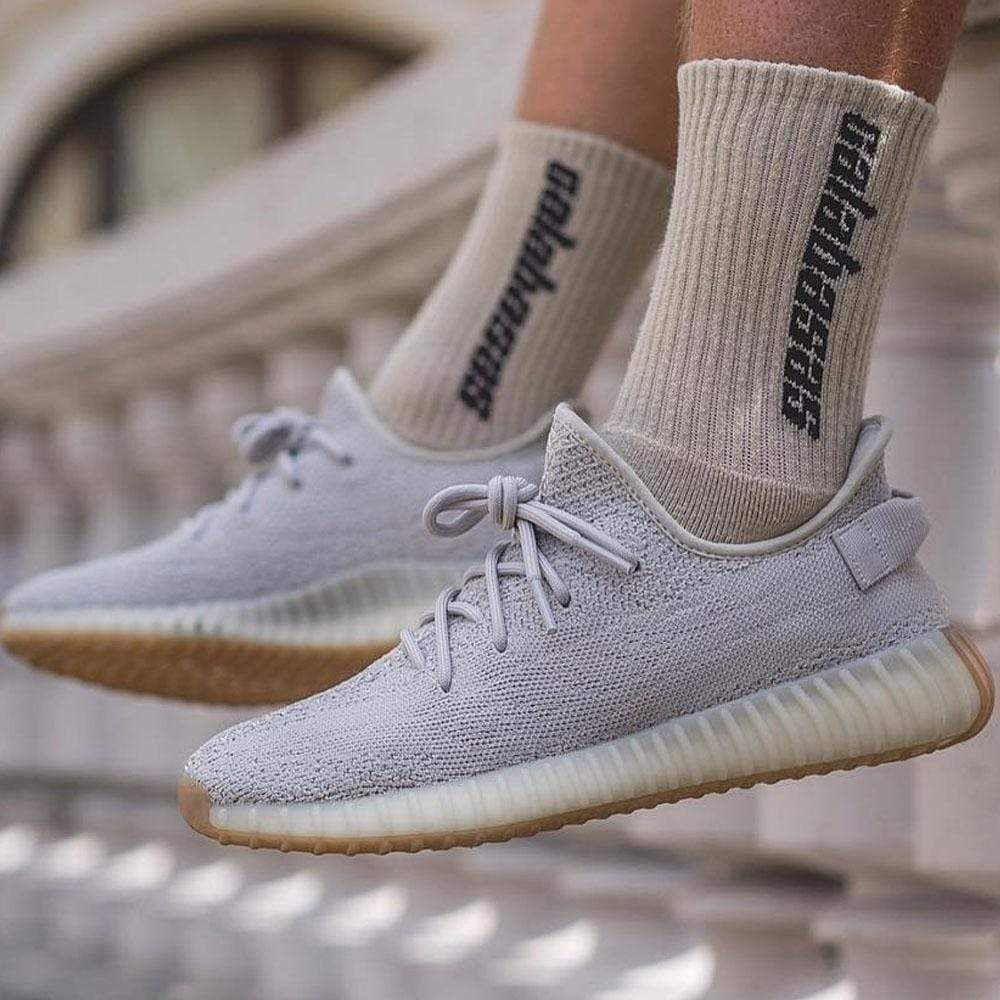 マルチボーダーシリーズ adidas YEEZY BOOST 350 V2 SESAME - スニーカー