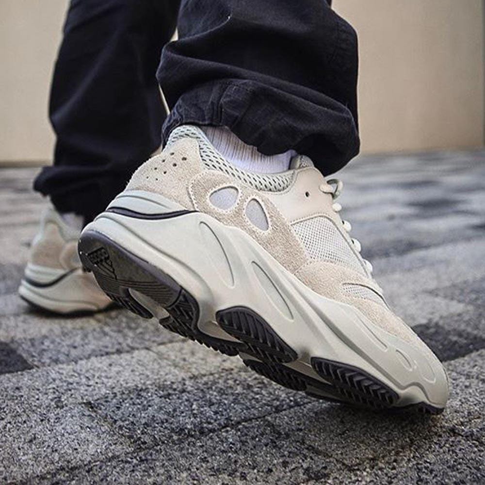 yeezy 700 salt prix