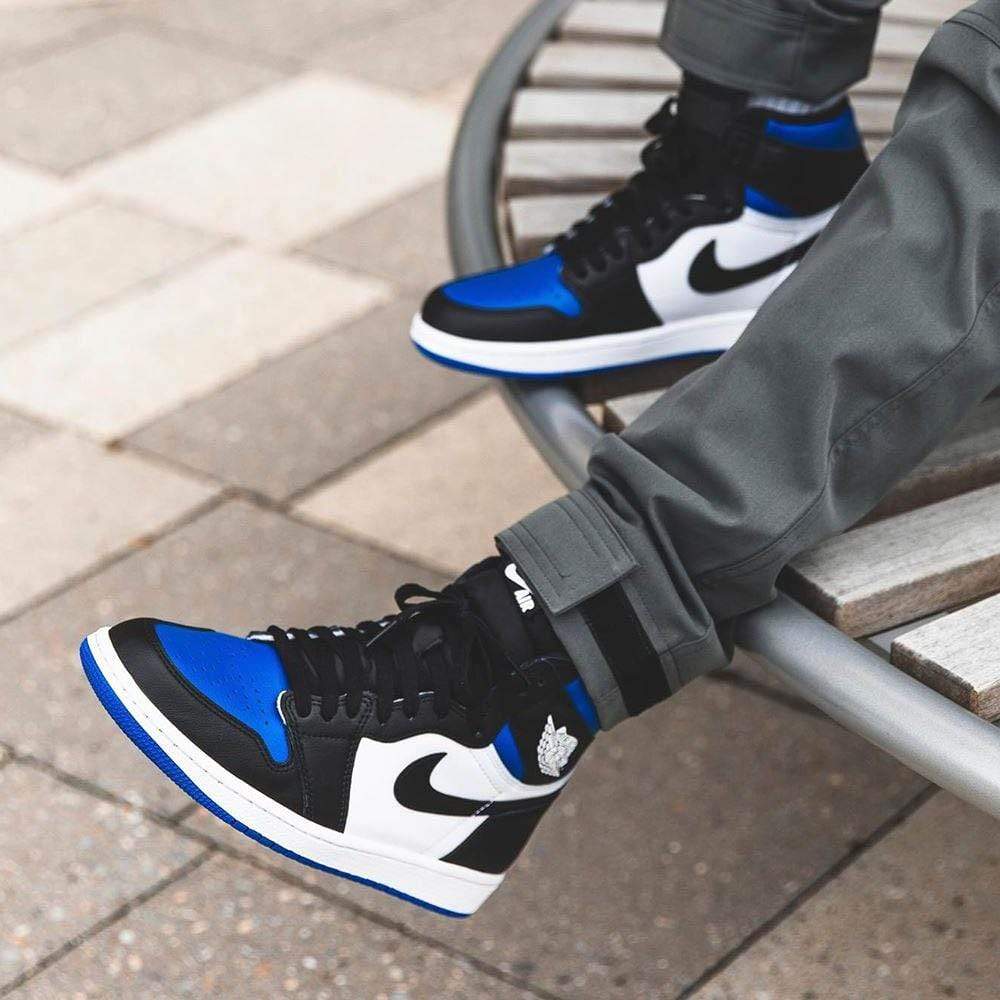 grade school jordan 1 royal toe