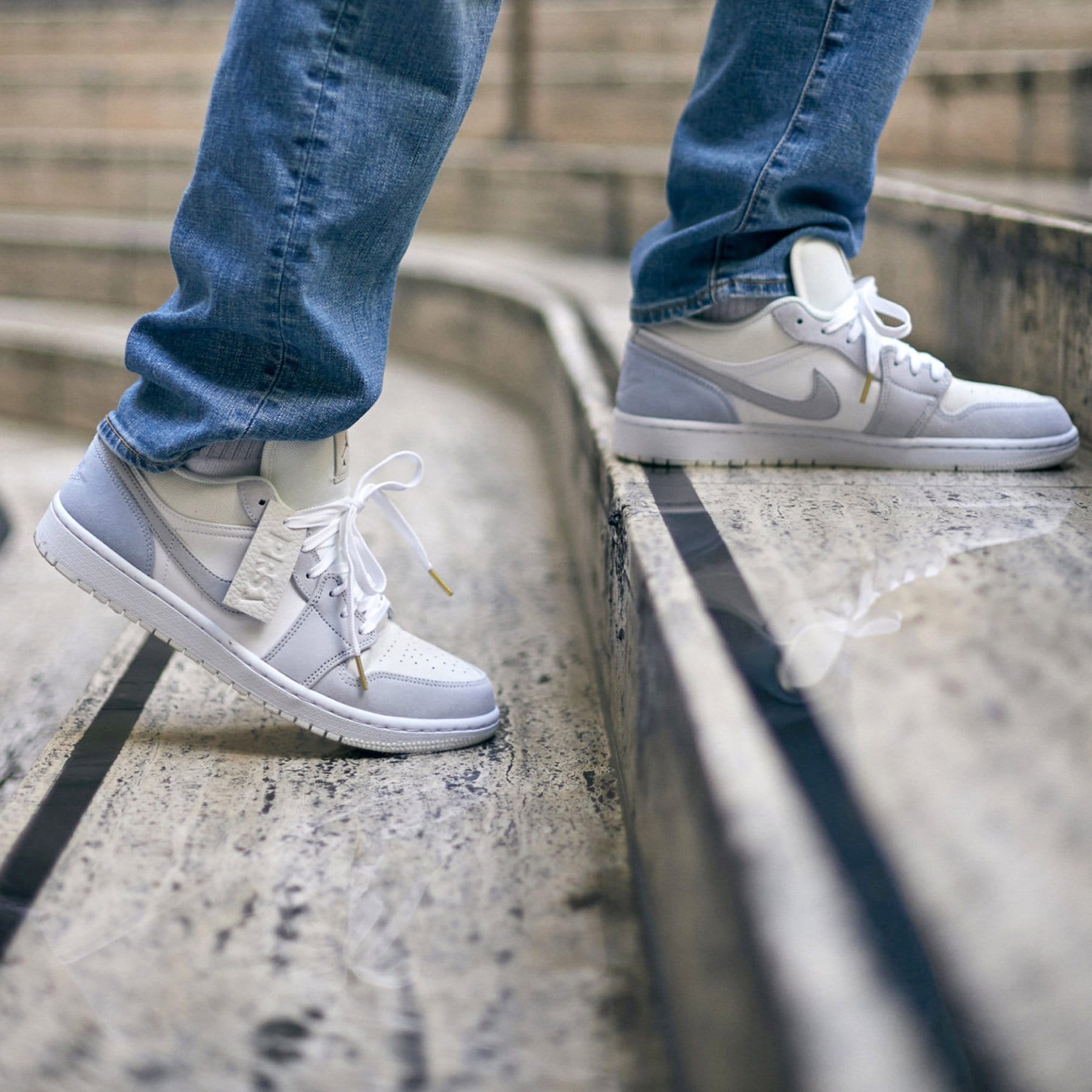 jordan 1 low paris on feet