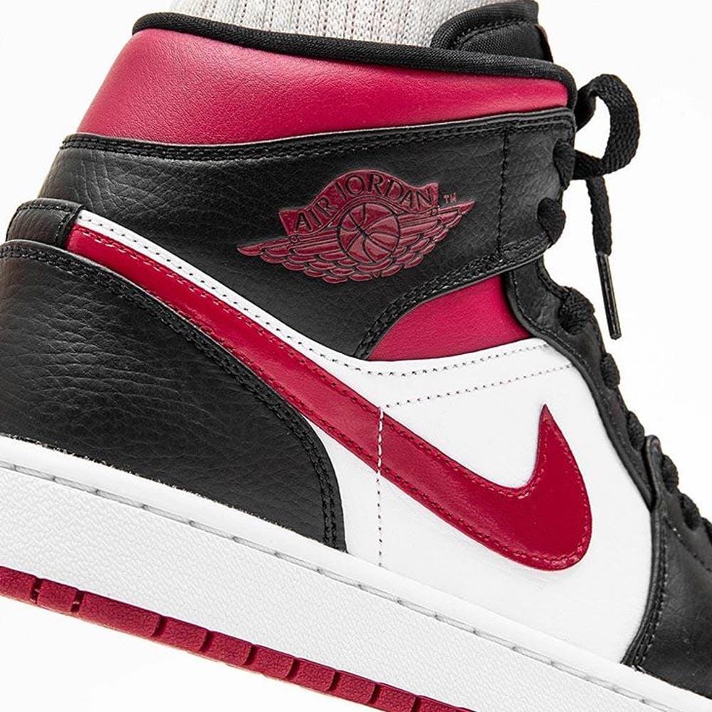 harga air jordan 1 mid bred toe