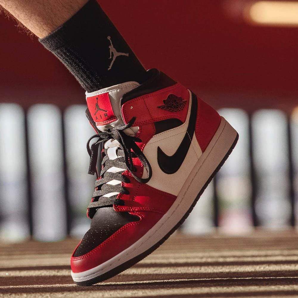 chicago black toe jordan 1s