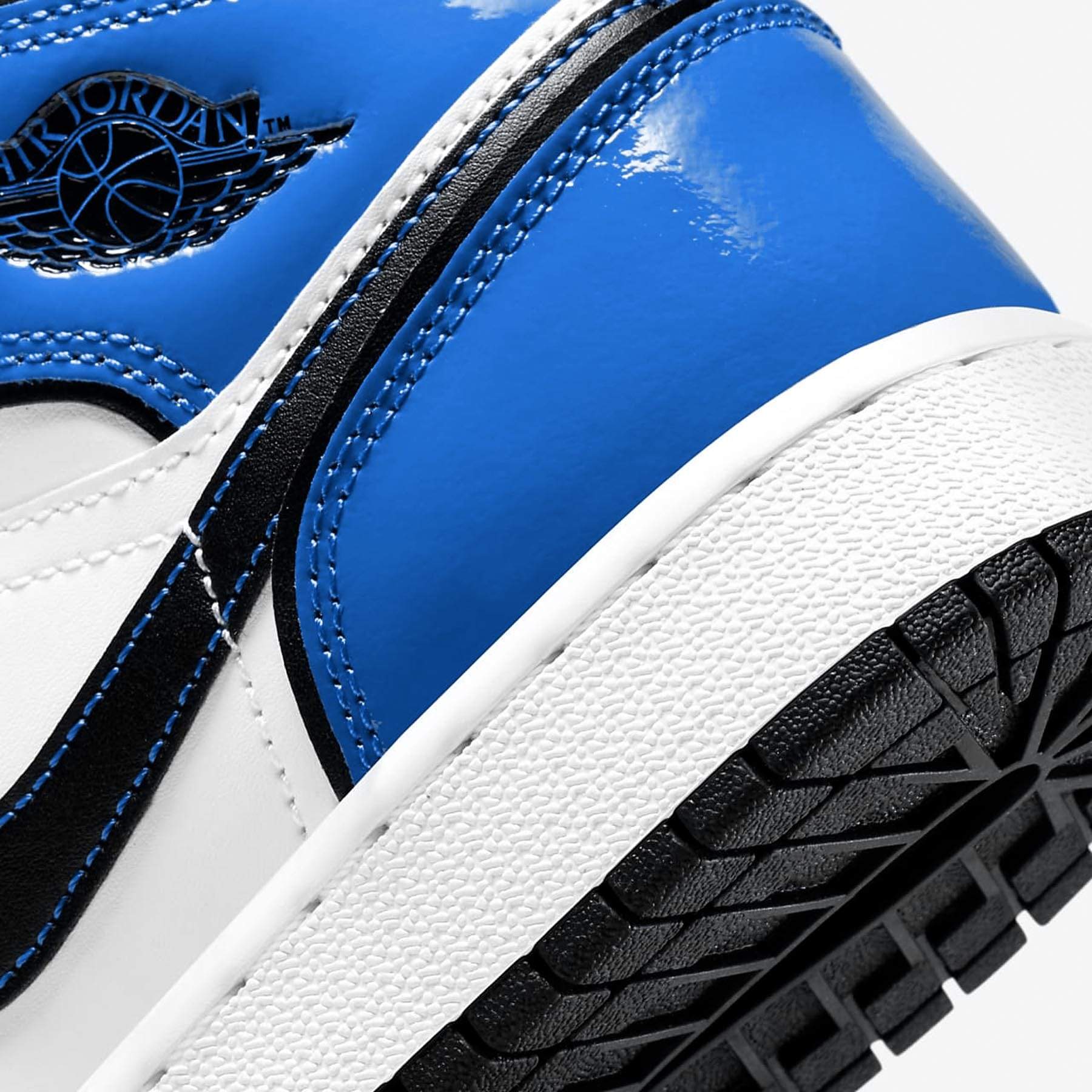 Air Jordan 1 Mid Se Gs Signal Blue Kick Game