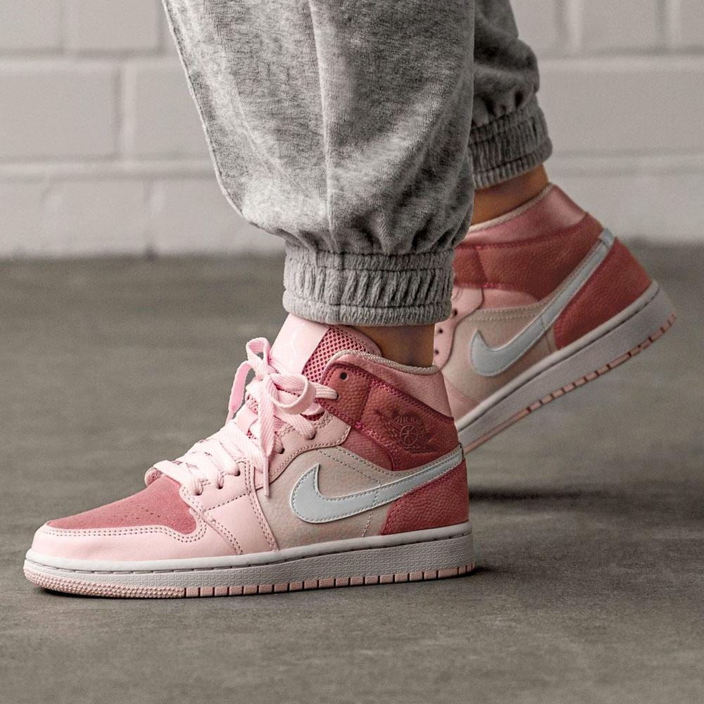 digital pink jordan 1 goat