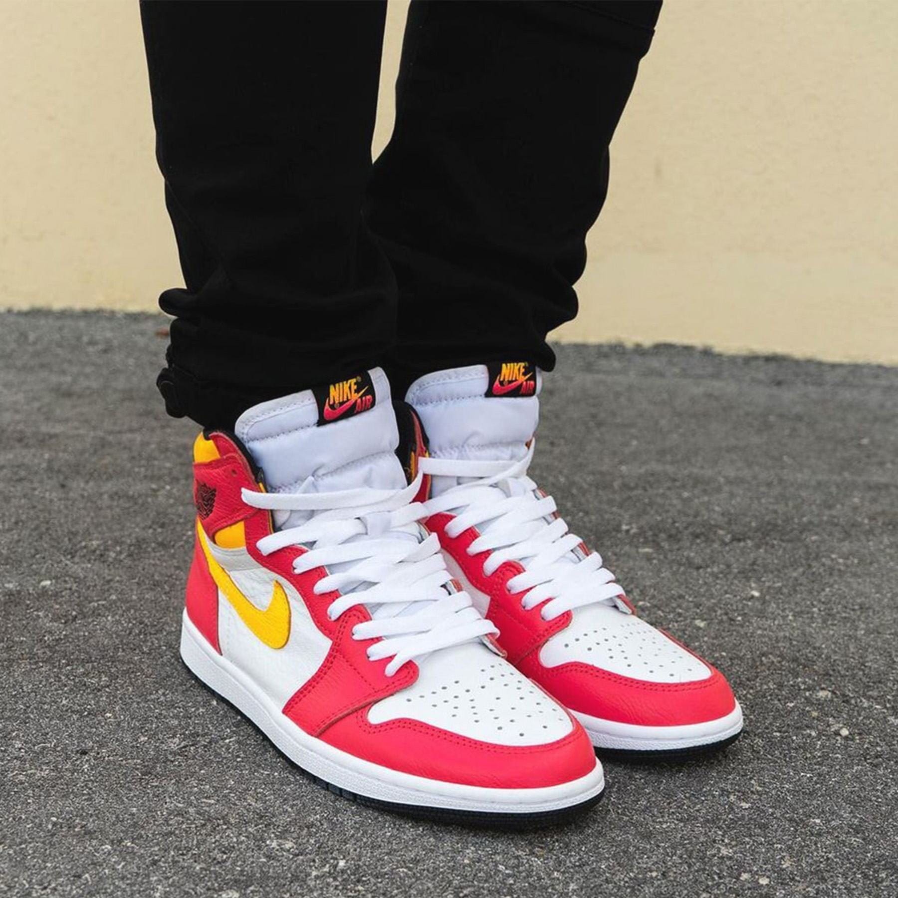 nike air jordan 1 high og light fusion red