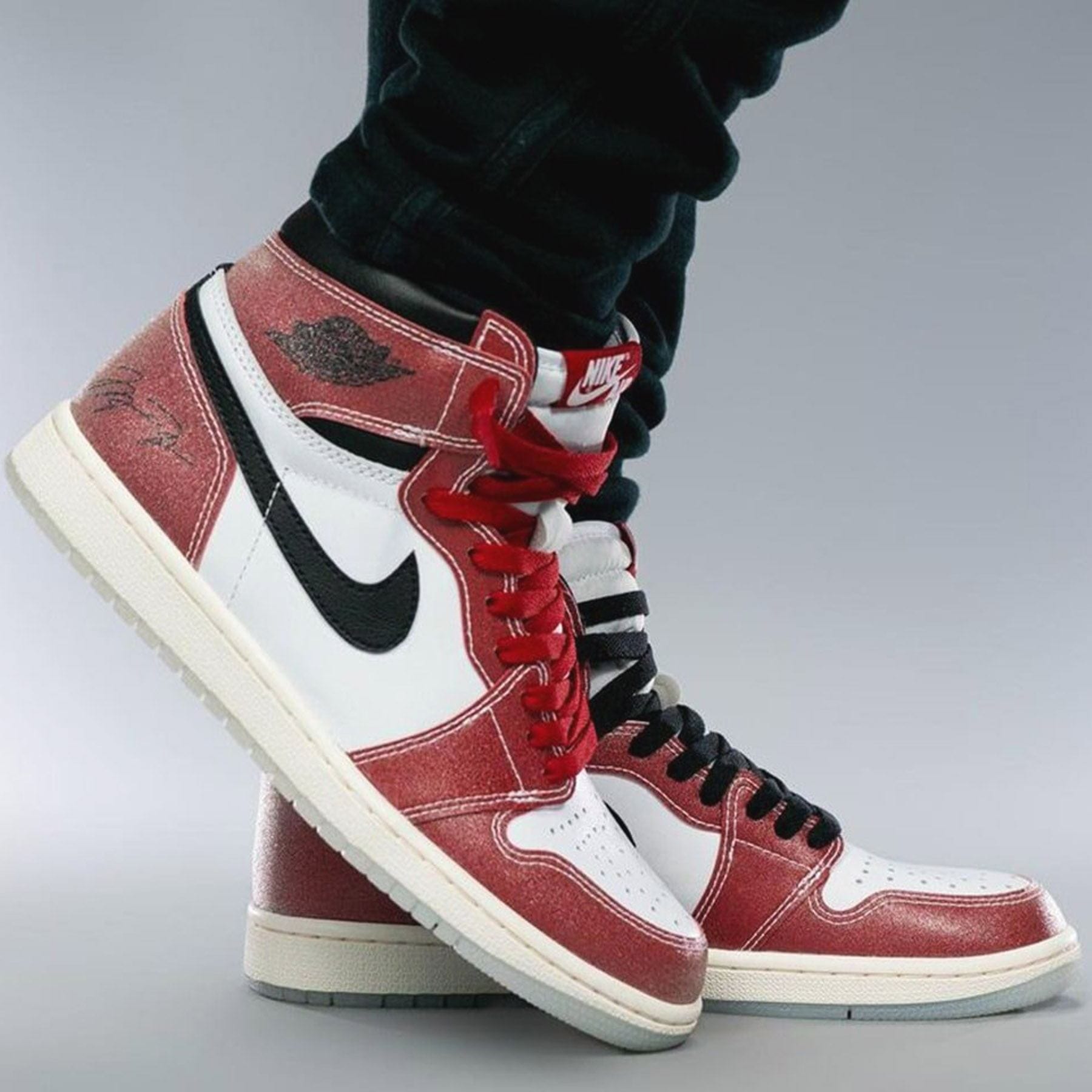 trophy room jordan 1 chicago release date