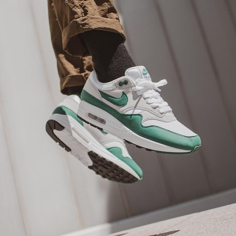 air max one hunter green