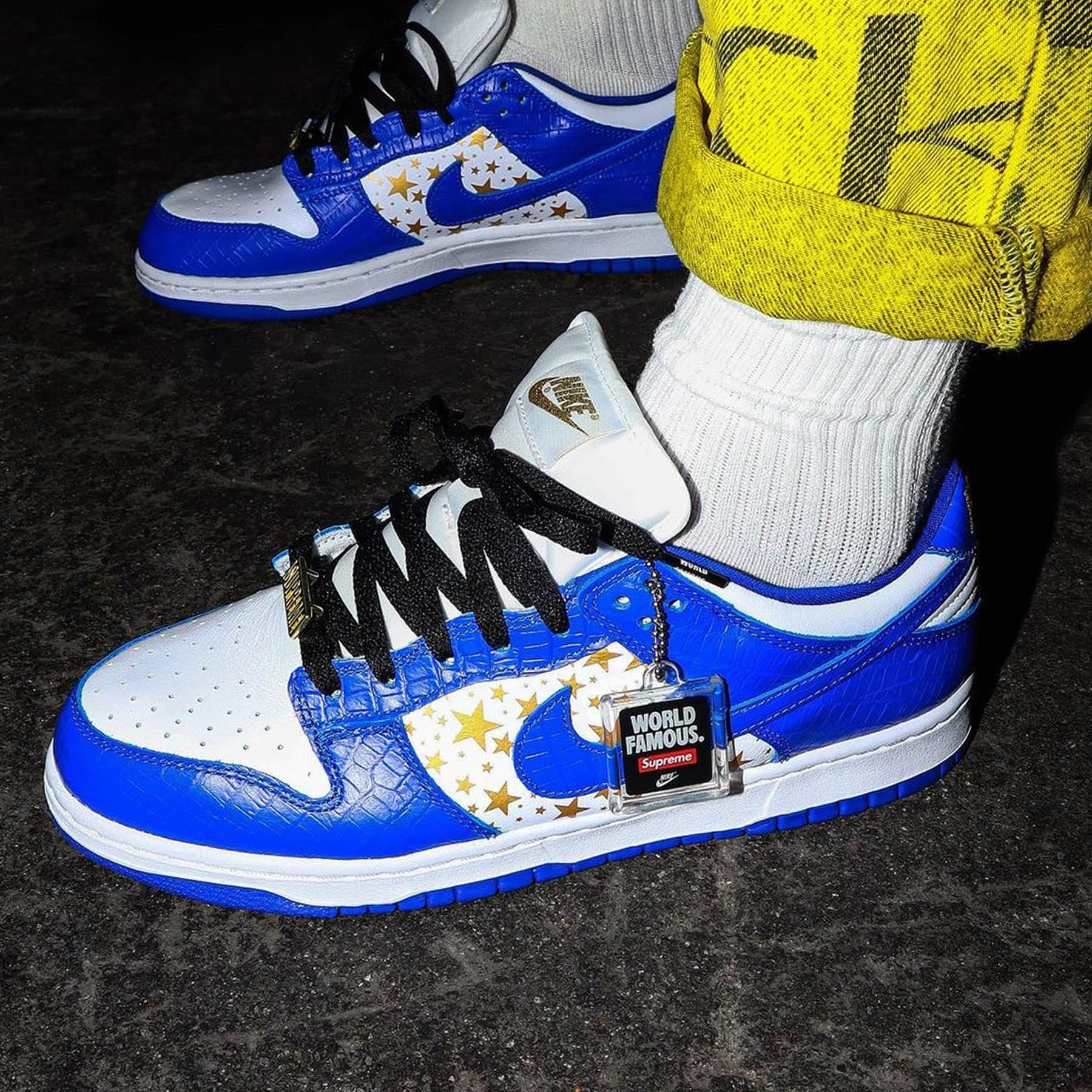 supreme x nike sb dunk low hyper royal