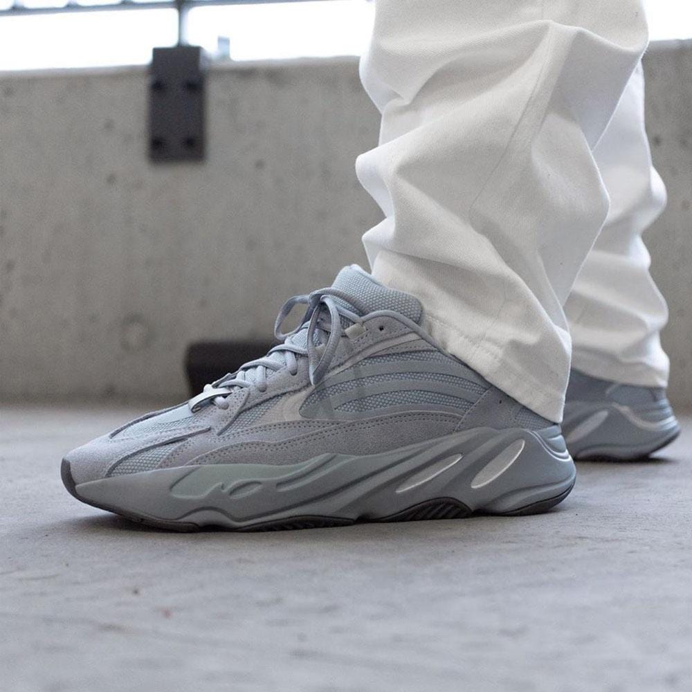 yeezy hospital blue 700