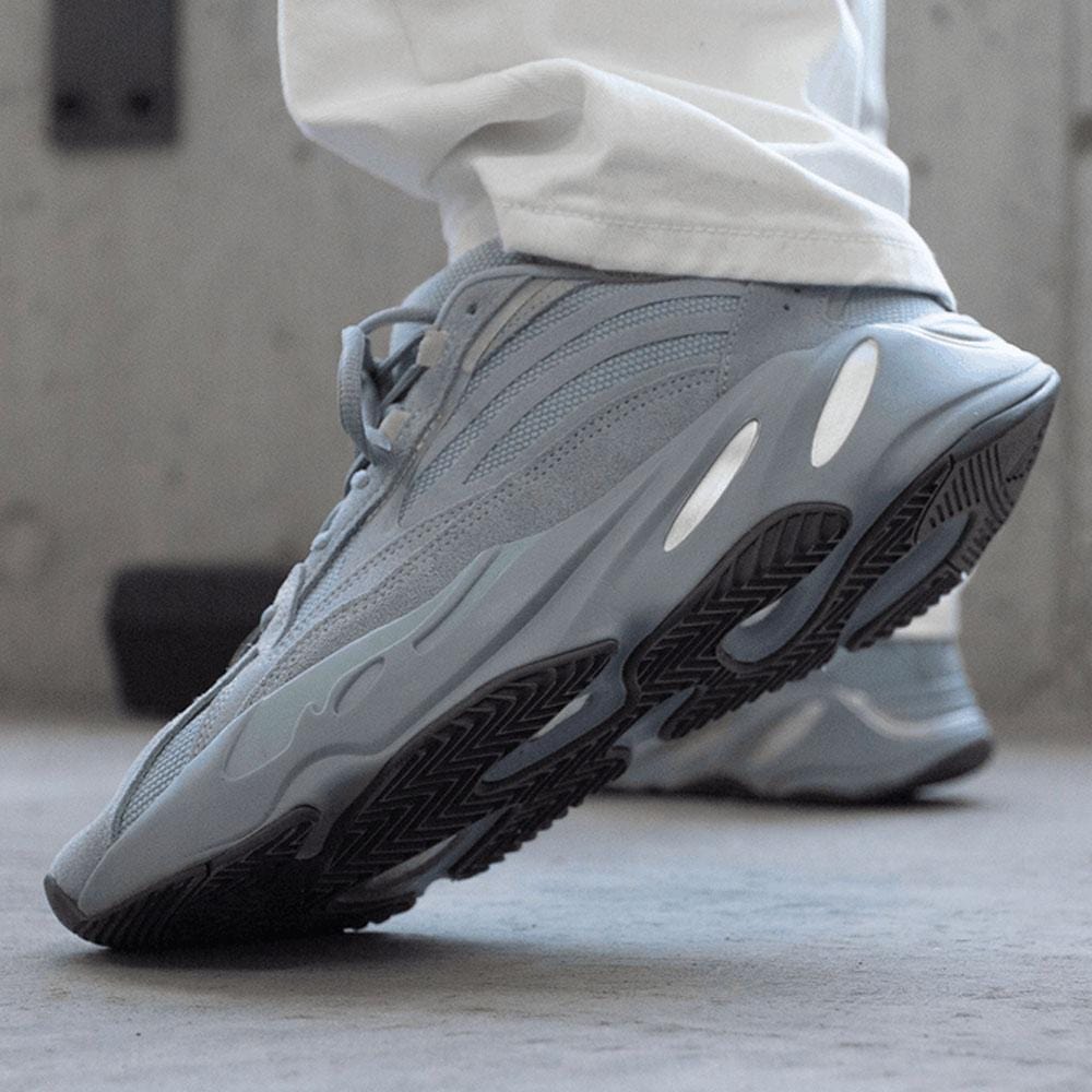 blue yeezy 700 v2