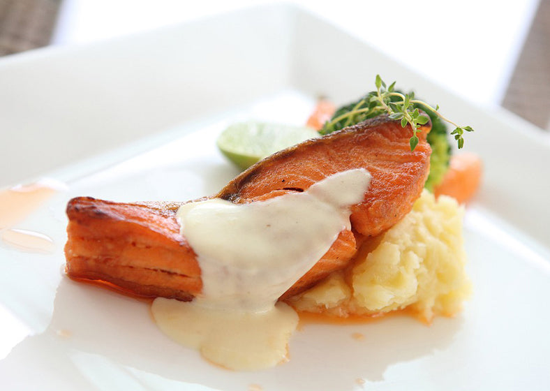 salmon steak with lemon sauce