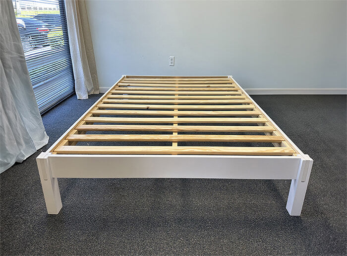 Turmerry's solid wood twin bed frame