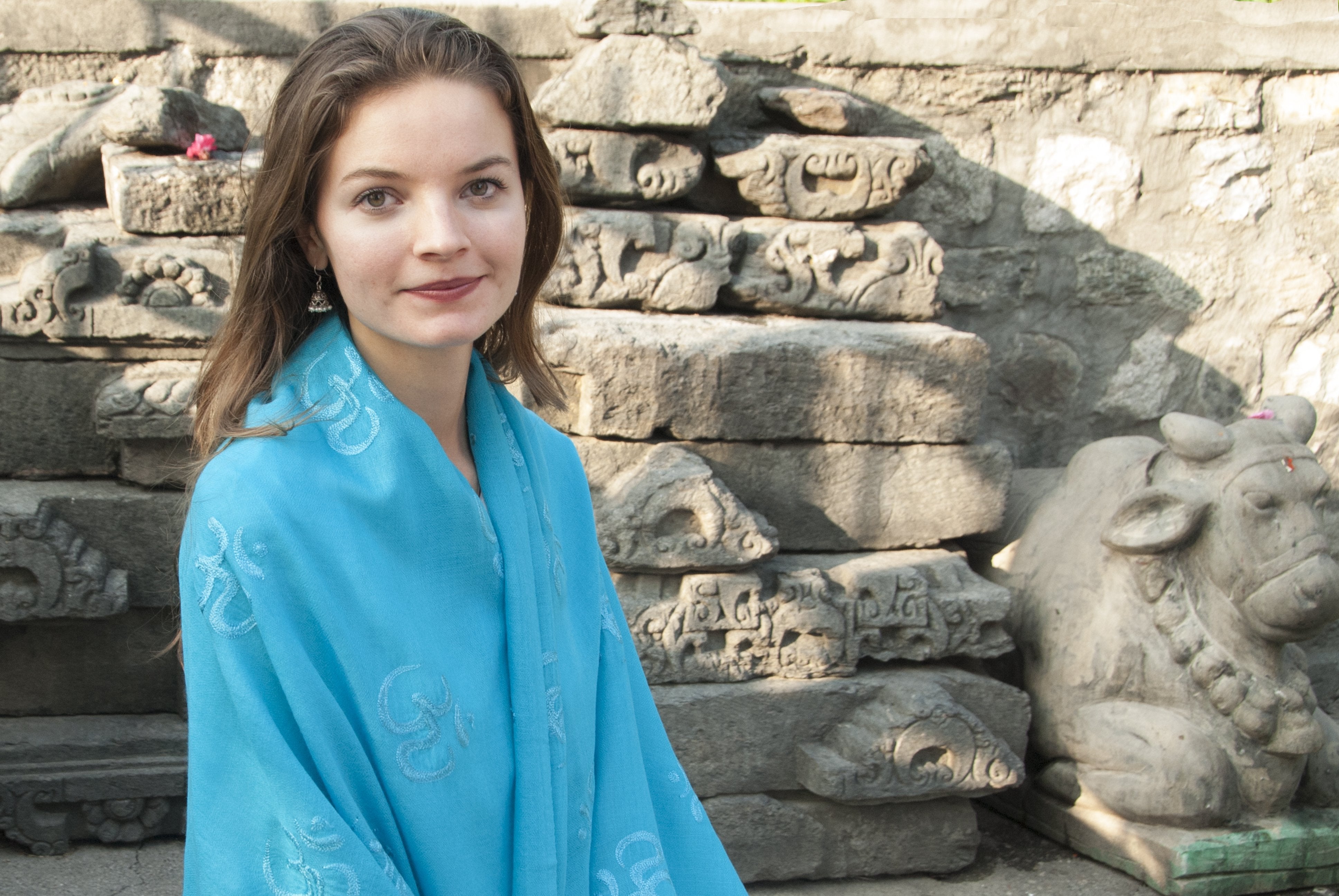 Shanti Om  Buy OM Embroidered Meditation Shawl – Esprit de l'Himalaya