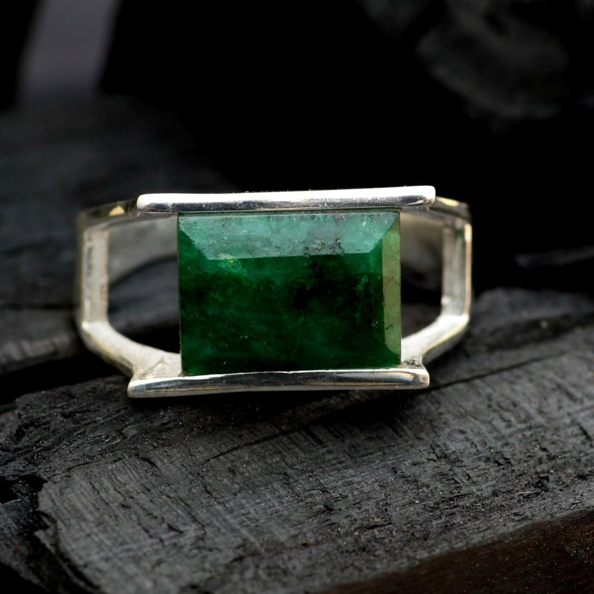 Hexagon-shaped Emerald Ring in Sterling Silver