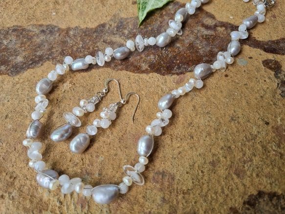 Freshwater Pearl Moonstone Necklace